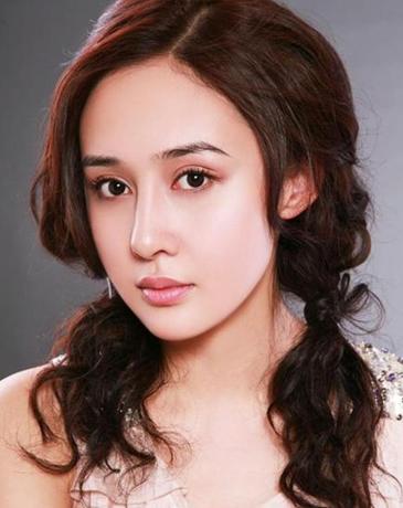 Bấm mí Hàn Quốc có tạo mắt 2 mí tự nhiên không?