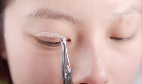 Các cách tạo mắt 2 mí đơn giản không cần phẫu thuật