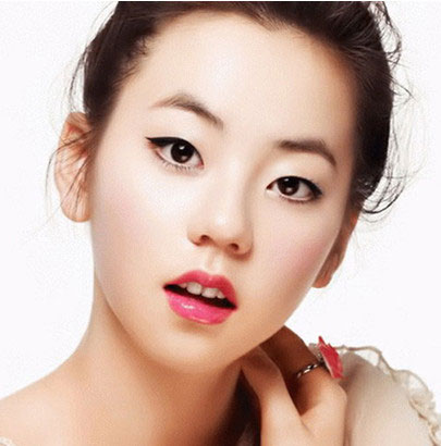 Trang điểm mắt một mí 
